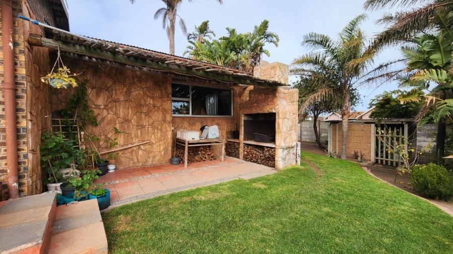 5 Bedroom Property for Sale in Vredenburg Western Cape